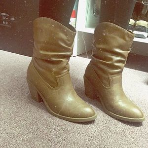 ⭐️ Like-New Tan Booties ⭐️